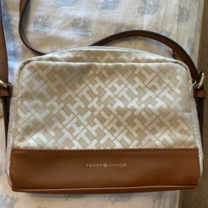 tommy hilfiger purse